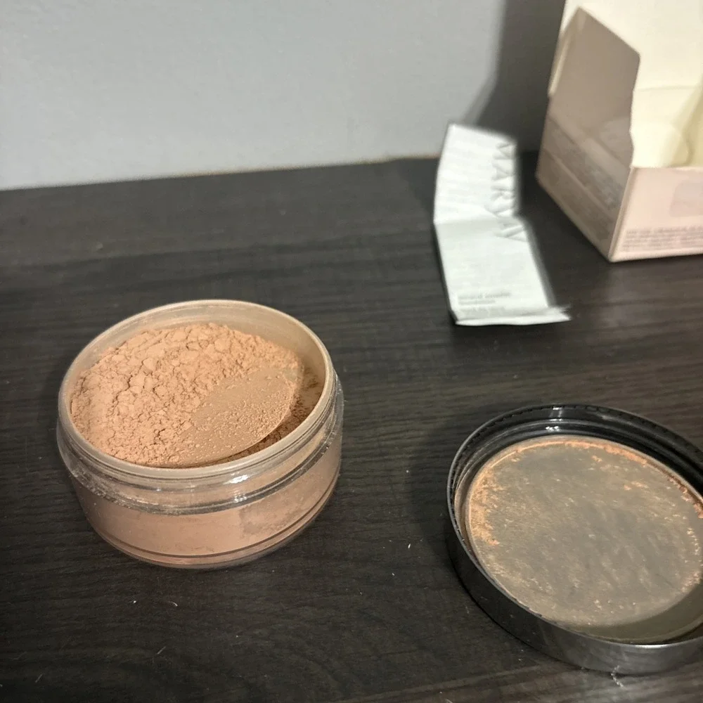 Mary Kay Mineral Powder Foundation Bronze 1 .28 Fl Oz